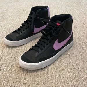 Blazer Mid '77 GS 'Black Fuchsia Glow'